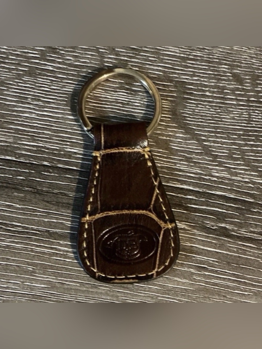 Dooney & Bourke Brown Leather Key Holder Keyring Croc Embossed Logo 3.5x1.5